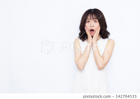 驚訝又驚訝的女人 142704533