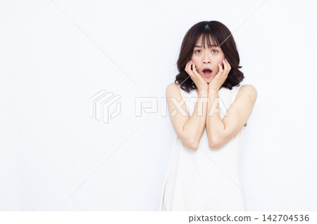 驚訝又驚訝的女人 142704536