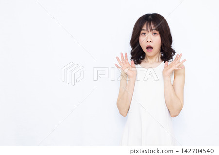 驚訝又驚訝的女人 142704540