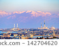 夕陽西下，立山山脈和富山市的城市景觀盡收眼底。 142704620