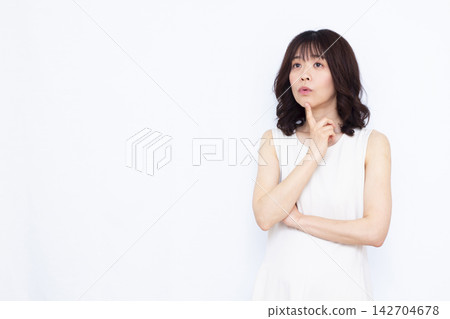 一個非常擔心的女人 142704678