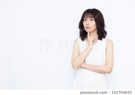 一個非常擔心的女人 142704695