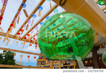 A scene with wind chimes (Kameyama Hachimangu Shrine) A scene with wind chimes (Kameyama Hachimangu Shrine) 142704704