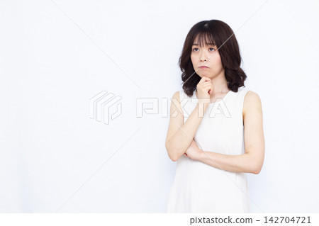 一個非常擔心的女人 142704721
