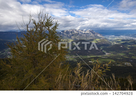 Panoramic view from Kehlstein mountain towards Untersberg mountain, in autumn, Bavaria, Germany Panoramic view from Kehlstein mountain towards Untersberg mountain, in autumn, Bavaria, Germany 142704928