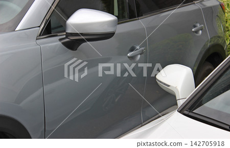 Visibility of Cars When Parking. Mirror Heights Of A Large SUV And A Standard Sedan Visibility of Cars When Parking. Mirror Heights Of A Large SUV And A Standard Sedan 142705918