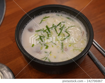 Traditional Korean Milky Beef Bone Soup Seolleongtang Traditional Korean Milky Beef Bone Soup Seolleongtang 142706867