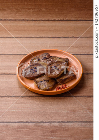 Slices of grilled pork or beef tongue seasoned with salt and allspice. Sliced beef tongue Slices of grilled pork or beef tongue seasoned with salt and allspice. Sliced beef tongue 142706957