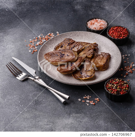 Slices of grilled pork or beef tongue seasoned with salt and allspice. Sliced beef tongue Slices of grilled pork or beef tongue seasoned with salt and allspice. Sliced beef tongue 142706967