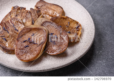 Slices of grilled pork or beef tongue seasoned with salt and allspice. Sliced beef tongue Slices of grilled pork or beef tongue seasoned with salt and allspice. Sliced beef tongue 142706970