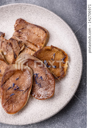 Slices of grilled pork or beef tongue seasoned with salt and allspice. Sliced beef tongue Slices of grilled pork or beef tongue seasoned with salt and allspice. Sliced beef tongue 142706971
