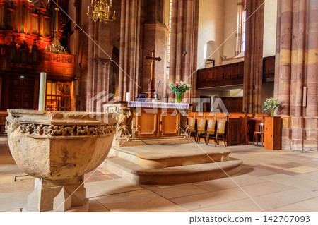 Interior of St. Thomas church in Strasbourg, France Interior of St. Thomas church in Strasbourg, France 142707093