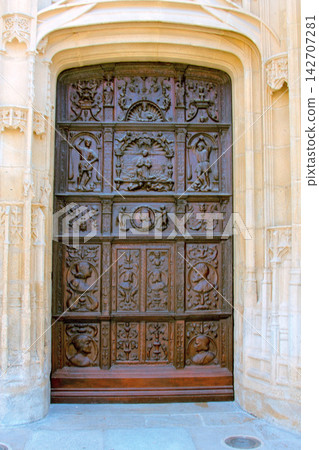 Framed window in medieval and classical architecture Framed window in medieval and classical architecture 142707281