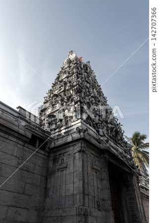 Shri Ponnambalawaneswaram Kovil temple exterioor with carved solid granite statue Shri Ponnambalawaneswaram Kovil temple exterioor with carved solid granite statue 142707366