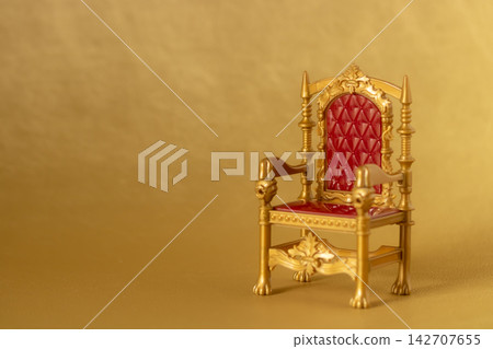 King's chair miniature King's chair miniature 142707655