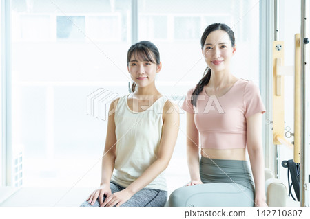 普拉提工作室健身房女教練 普拉提工作室健身房女教練 142710807