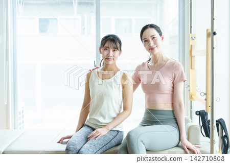 普拉提工作室健身房女教練 142710808