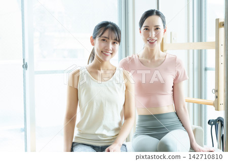 普拉提工作室健身房女教練 普拉提工作室健身房女教練 142710810