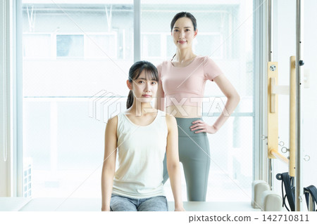 普拉提工作室健身房女教練 普拉提工作室健身房女教練 142710811