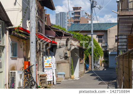 大阪中崎町:傳統的街頭景觀 大阪中崎町:傳統的街頭景觀 142710894