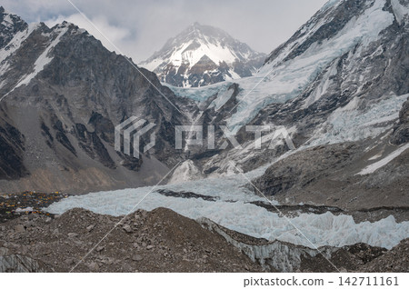 Scenery view of the Khumbu icefall a steeply sloping, constantly moving mass of glacial ice on Mount Everest that serves as the first major obstacle on the standard south-side climbing route. Scenery view of the Khumbu icefall a steeply sloping, constantly moving mass of glacial ice on Mount Everest that serves as the first major obstacle on the standard south-side climbing route. 142711161