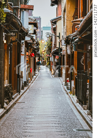 京都,清晨的先鬥町 京都,清晨的先鬥町 142711737