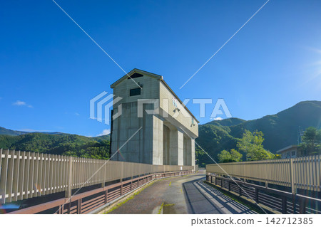 廣瀨水壩及奧秩父山脈(山梨縣山梨市)的設施 廣瀨水壩及奧秩父山脈(山梨縣山梨市)的設施 142712385
