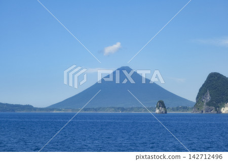 Mount Kaimon as seen from the sea in Kagoshima Bay Mount Kaimon as seen from the sea in Kagoshima Bay 142712496