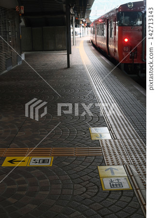 A diesel railcar stopped at the station A diesel railcar stopped at the station 142713143