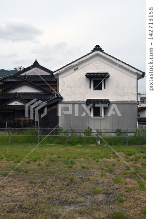 Old of the old house Old of the old house 142713158
