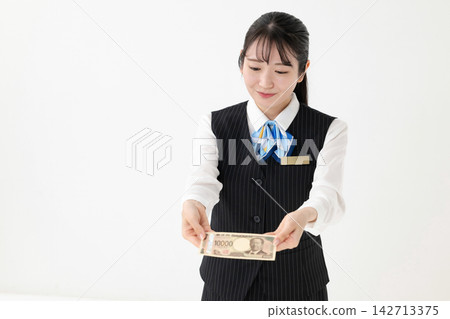 一個女人用錢 一個女人用錢 142713375