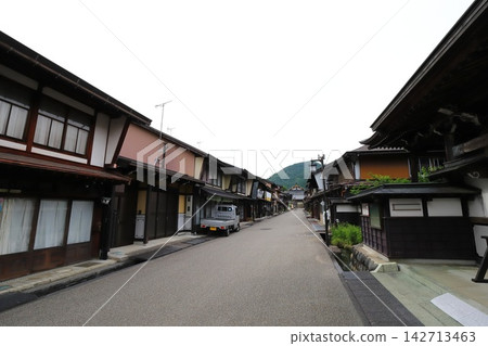 岐阜縣上市郡上八幡:傳統建築群重要保護區內的古街景 岐阜縣上市郡上八幡:傳統建築群重要保護區內的古街景 142713463