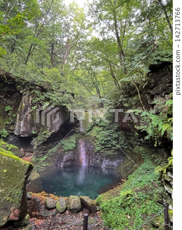 Oshiraji Falls, Yaita City, Tochigi Prefecture (vertical view) Oshiraji Falls, Yaita City, Tochigi Prefecture (vertical view) 142713766