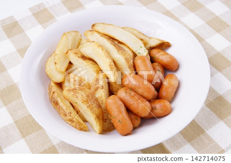 炸薯條,香腸 炸薯條,香腸 142714075