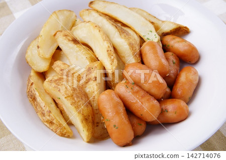 炸薯條,香腸 炸薯條,香腸 142714076