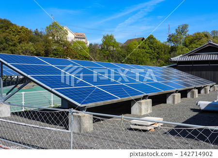 太陽能板整齊排列 太陽能板整齊排列 142714902