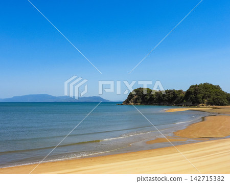瀨戶內海的沙灘和大海景色 瀨戶內海的沙灘和大海景色 142715382