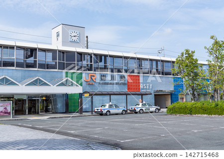 靜岡縣掛川市:晴朗的陽光下,JR掛川站(北口)。 靜岡縣掛川市:晴朗的陽光下,JR掛川站(北口)。 142715468