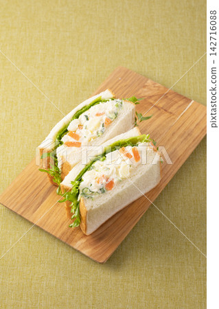 Potato salad sandwich Potato salad sandwich 142716088