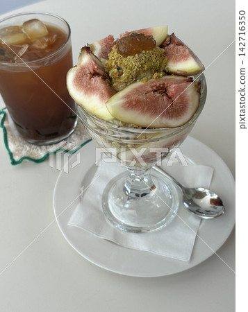 Cafe desserts featuring cakes, coffee, latte, and trendy drinks arranged beautifully. A cozy, modern selection that highlights sweetness, warmth, and a relaxed cafe lifestyle atmosphere. Cafe desserts featuring cakes, coffee, latte, and trendy drinks arranged beautifully. A cozy, modern selection that highlights sweetness, warmth, and a relaxed cafe lifestyle atmosphere. 142716350