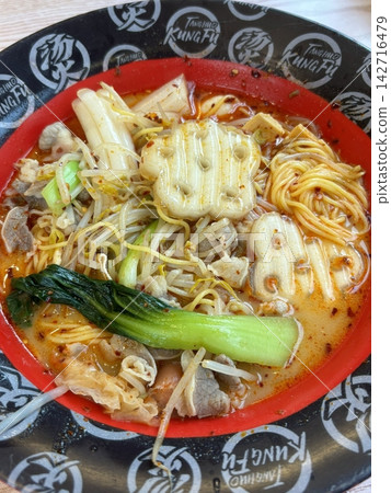 Spicy and numbing malatang with a mix of fresh ingredients in rich Sichuan broth, paired with crispy and tangy guobaorou. A perfect balance of bold heat and sweet-sour crunch for a Chinese feast. 142716479