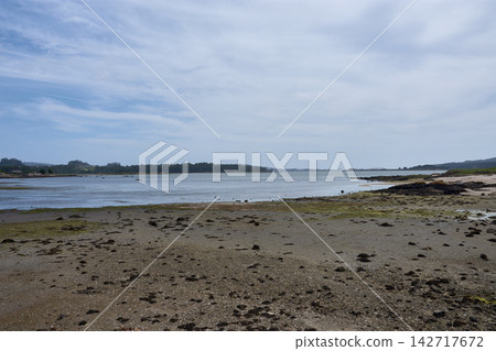 Natural landscape of the Arousa Estuary seen from the coast of the Galician municipality of Cambados Natural landscape of the Arousa Estuary seen from the coast of the Galician municipality of Cambados 142717672