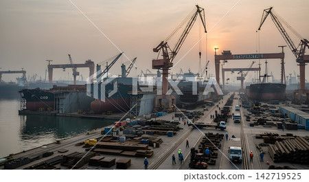 一個有巨型起重機的建築工地 一個有巨型起重機的建築工地 142719525