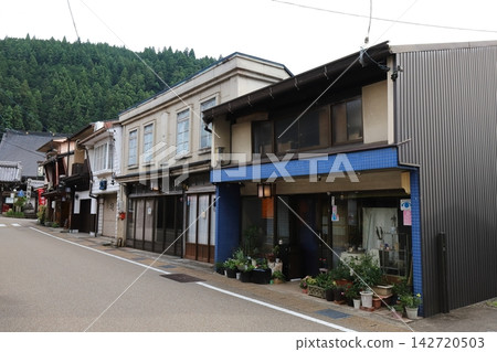 岐阜縣上市郡上八幡:傳統建築群重要保護區內的古街景 岐阜縣上市郡上八幡:傳統建築群重要保護區內的古街景 142720503