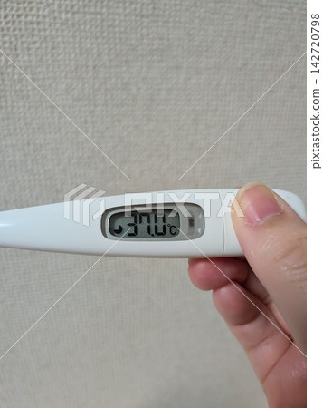 溫度計讀數：37℃ 142720798