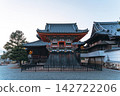 日本兵庫縣加西市酒見寺彩繪鐘樓的正面對稱景觀 142722206