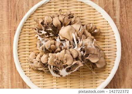 Raw maitake mushrooms served on a bamboo basket. Raw maitake mushrooms served on a bamboo basket. 142722372