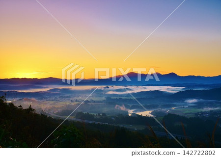 Echigo Miyama, Shinano River dawn of the sea of clouds Echigo Miyama, Shinano River dawn of the sea of clouds 142722802