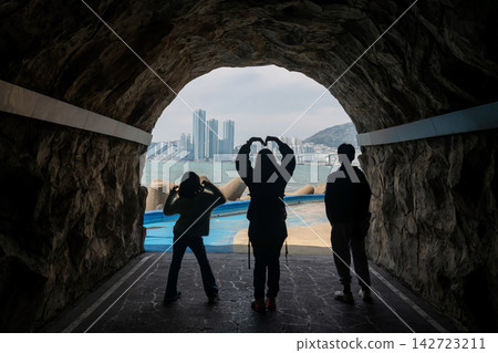 Tourist family at iconic Huinnyeoul Coastal Tunnel, Busan 142723211