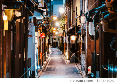 Pontocho before dawn, Kyoto Pontocho before dawn, Kyoto 142724029